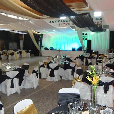 Hotel Euzko Alkartasuna Macachin  ภายนอก รูปภาพ